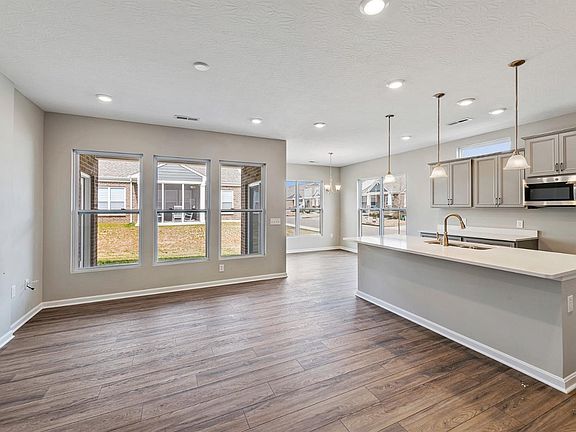 4th image of 5018 N Castle Ct