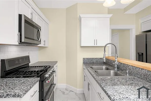 462 Beaumont St — Photo 17