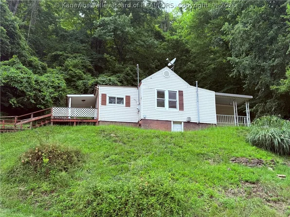 915 Campbells Creek Dr, Charleston, WV 25306