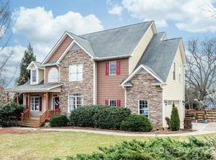 65 Willow Bend Dr, Candler, NC 28715