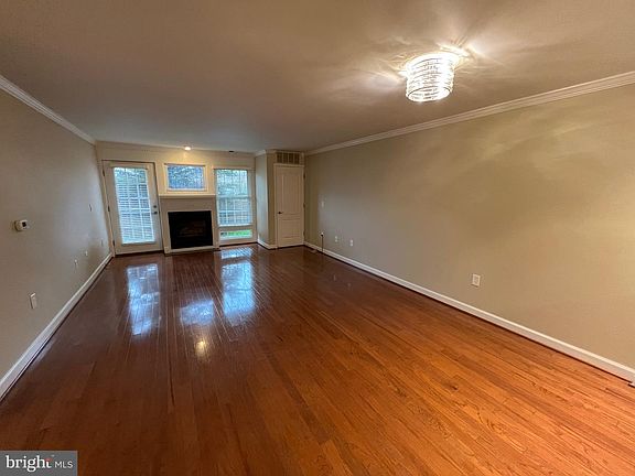 4th image of 6924 Fairfax Dr Unit 132