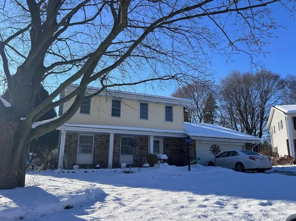 W53N813 Manchester SQUARE, Cedarburg, WI 53012