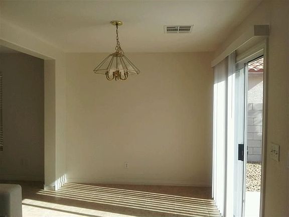 3rd image of 2073 Spiers Ave