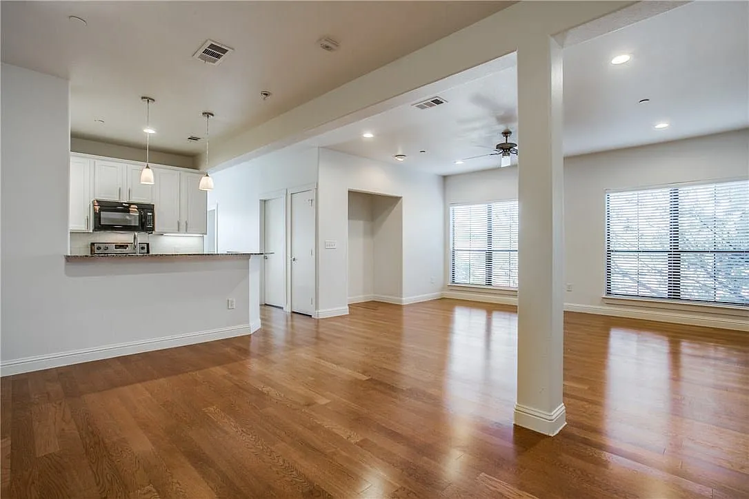 3 bed, 2.0 bath, 1750 sqft, $3,100 — Photo 2