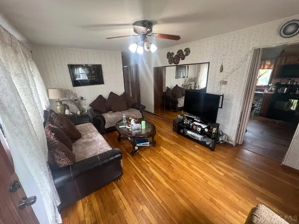 53 Chestnut St, Avenel, NJ 07001