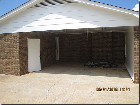 2nd image of 409 E Homestead Ave