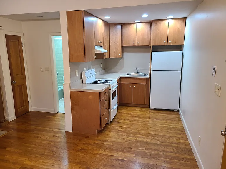 907 Beacon St #3 — Photo 4