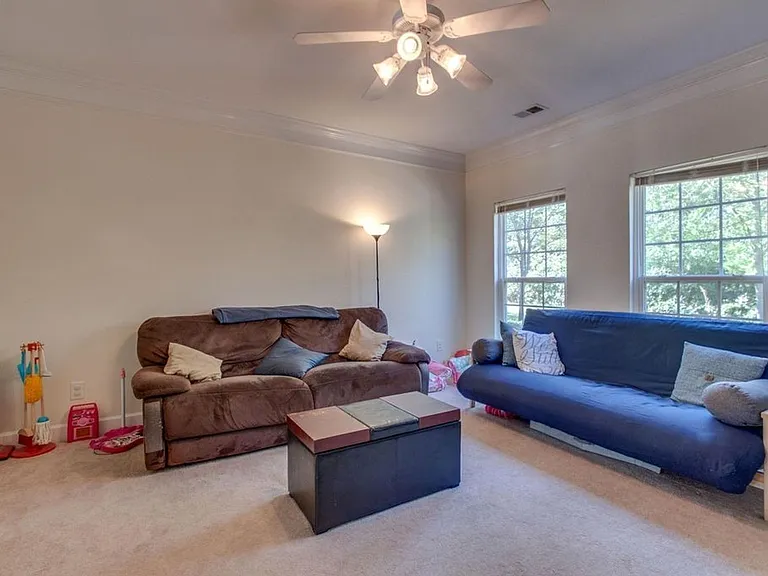 904 Tote Ln — Photo 4