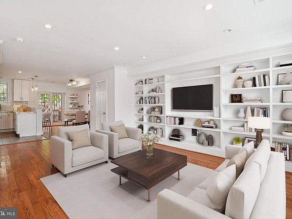 4th image of 624 19th St NE