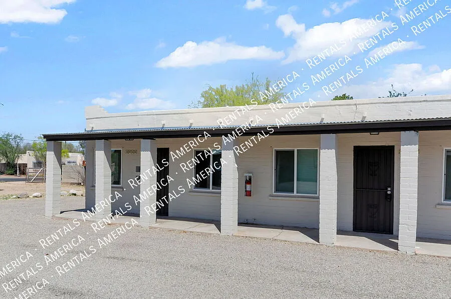 3048 N Sparkman Blvd