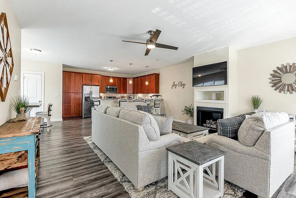 4 bed, 3.5 bath, 2132 sqft, $7,700 — Photo 1