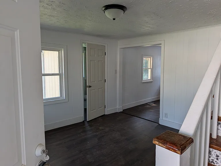 1908 Darnell Dr — Photo 6
