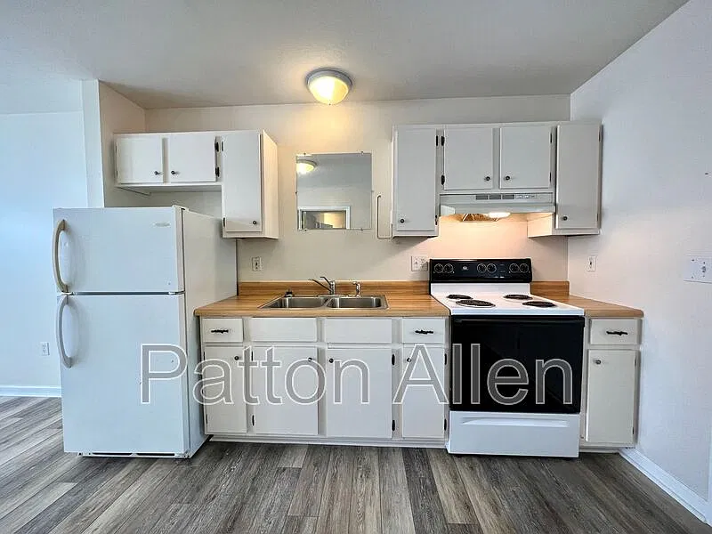 2 bed, 1.0 bath, 650 sqft, $1,300 — Photo 3