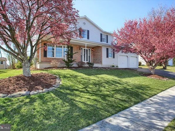 18 Willow Way Dr, Enola, PA 17025