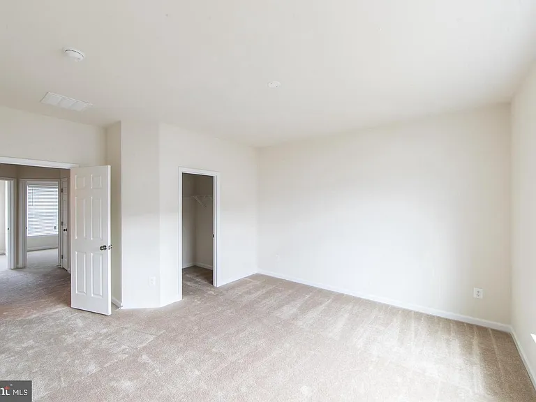 206 Apsley Ter — Photo 7