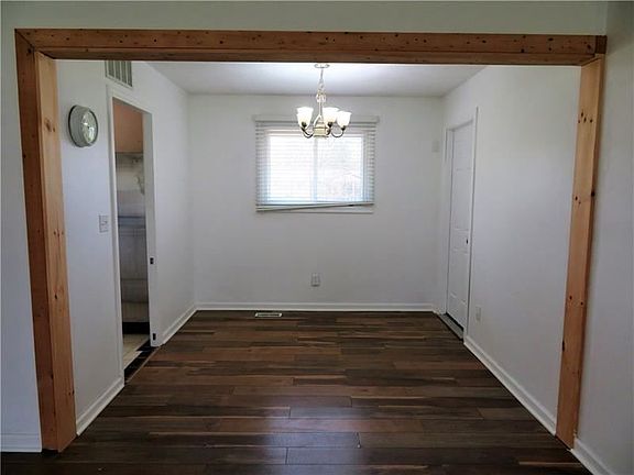 4th image of 80 Robinhood Dr