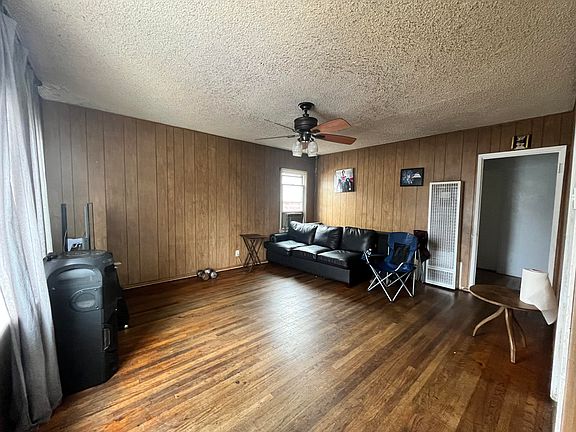 3rd image of 1118 E 106th St