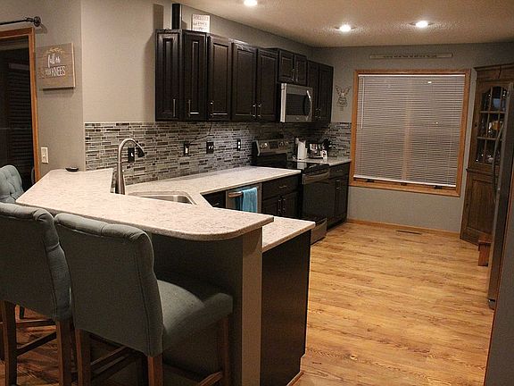 5th image of 762 Luiken St