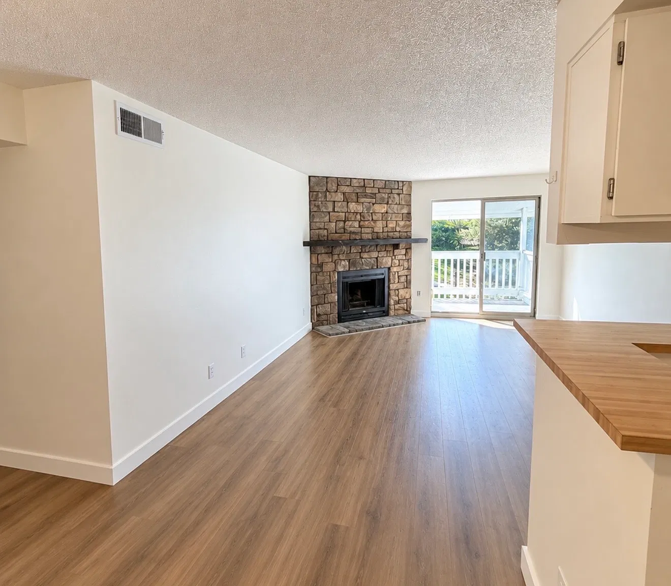 2 bed, 945 sqft, $1,795 — Photo 3