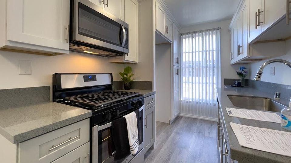 1st image of 4427 Woodman Ave APT 14