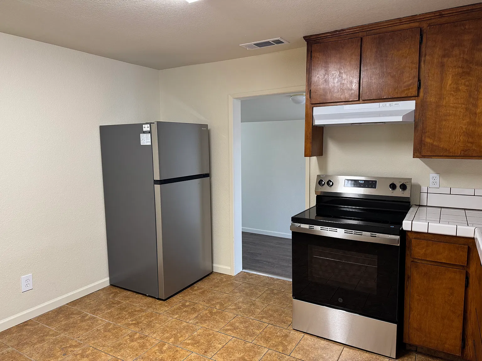 2 bed, 1000 sqft, $1,250 — Photo 2