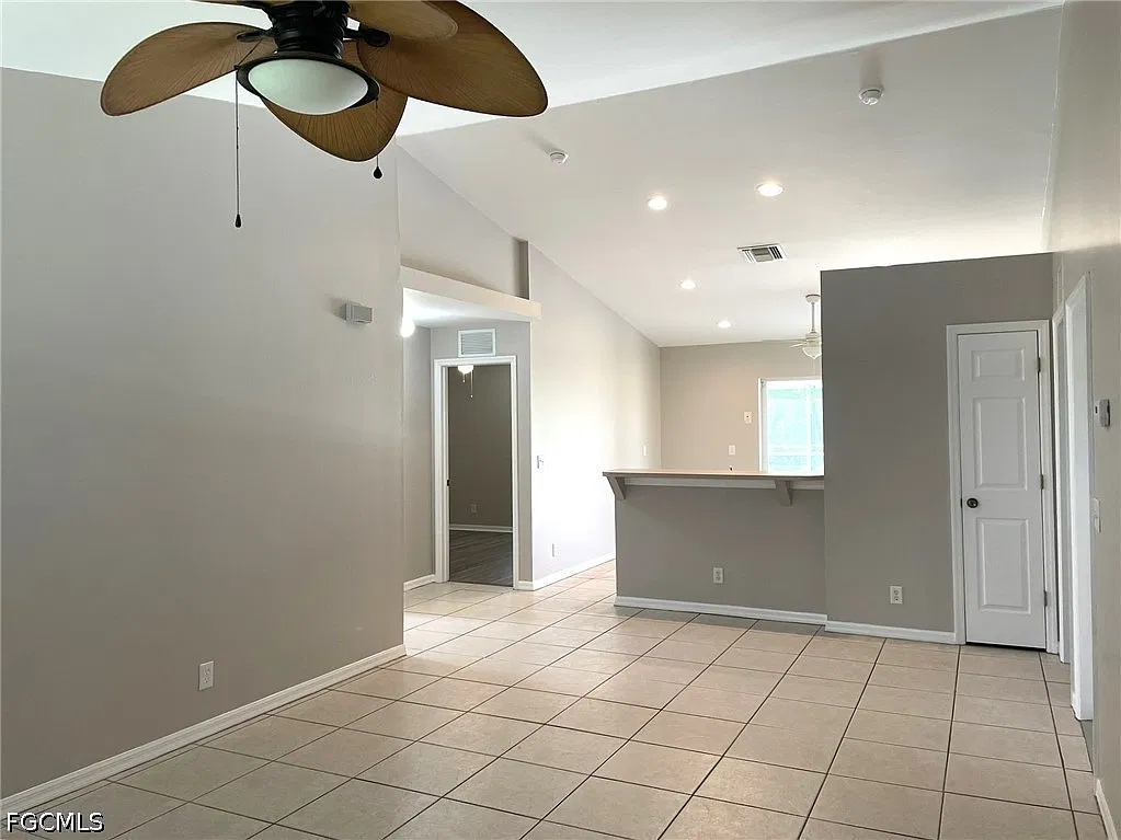 3 bed, 2.0 bath, 1271 sqft, $2,100 — Photo 2