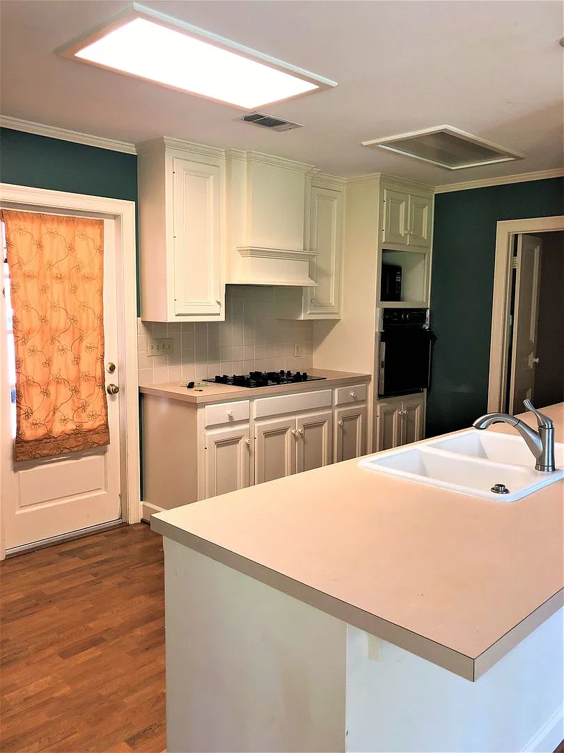 Spacious Broadmoor Home with Large Yard & Detached Bonus Space — Photo 4