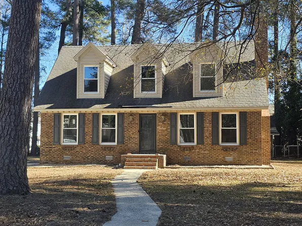 210 Woodstock Dr, Greenville, NC 27834