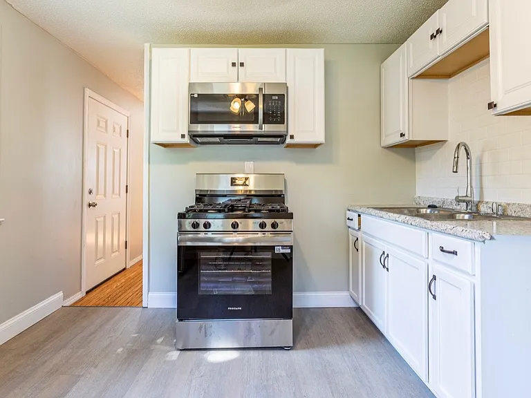 163-165 Woodlawn Cir — Photo 1