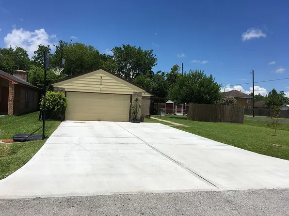 4519 E 24th St, Dickinson, TX 77539