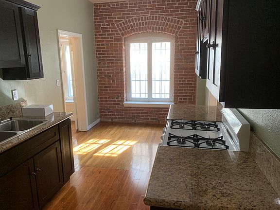5th image of 620 S Ardmore Ave APT 1