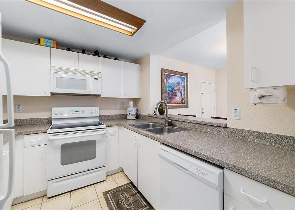 1st image of 2901 Riverside Dr APT 201