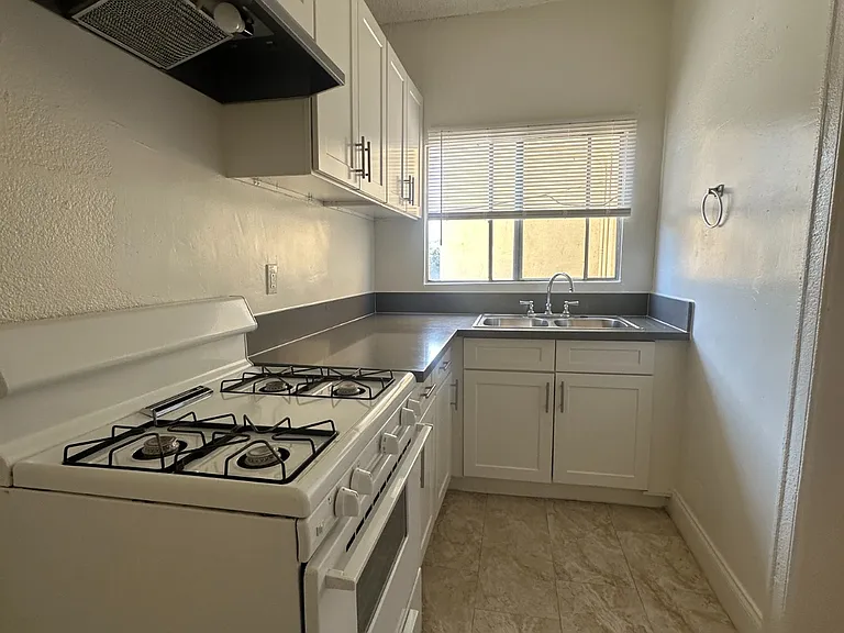 904 S Catalina St #9 — Photo 7