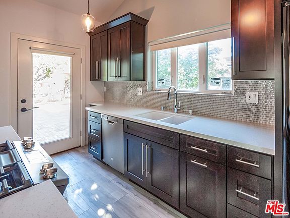 4th image of 3869 Boyce Ave