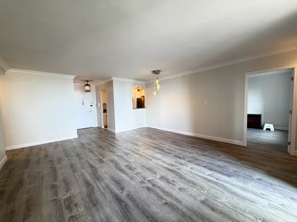 311 East 38th Street image 3 of 14