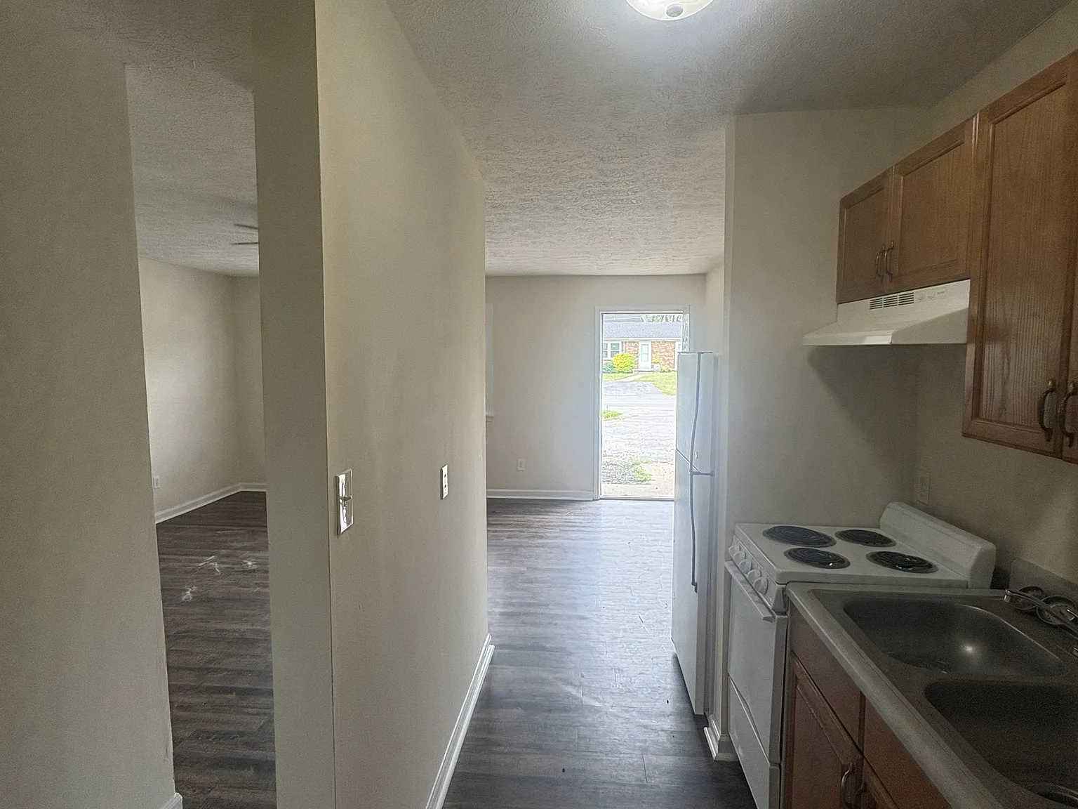 1720 McGregor Ct - Unit H — Photo 2