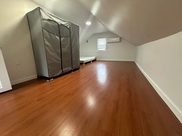 29 Holland Ave — Photo 11