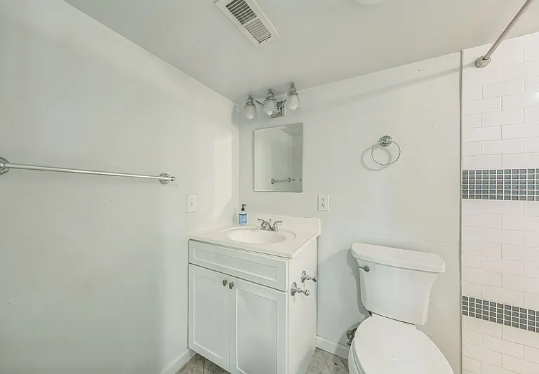 723 K St NE — Photo 8