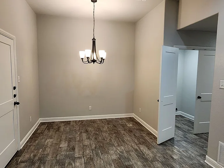 5600 Settlers Ct #B — Photo 8