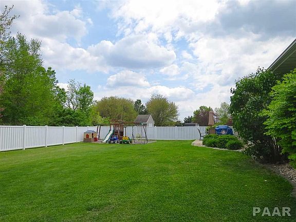 5th image of 330 Whispering Oaks Dr