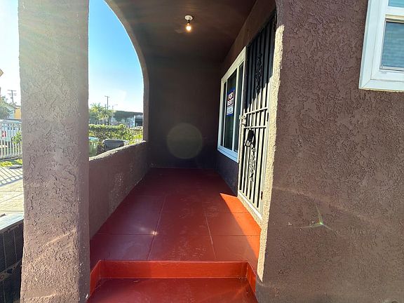3rd image of 325 W 83rd St #325