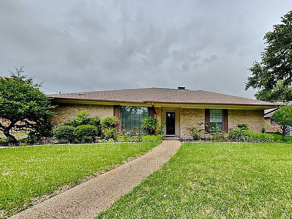 3rd image of 425 Doral Pl
