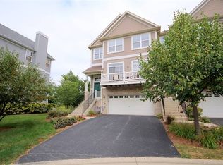 584 Shoreline Dr, Grayslake, IL 60030