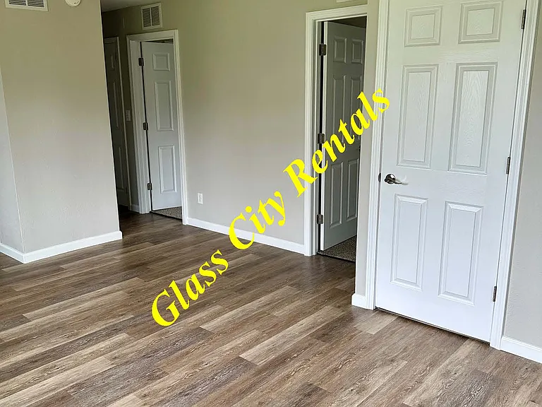 1309 Corry Ave — Photo 6