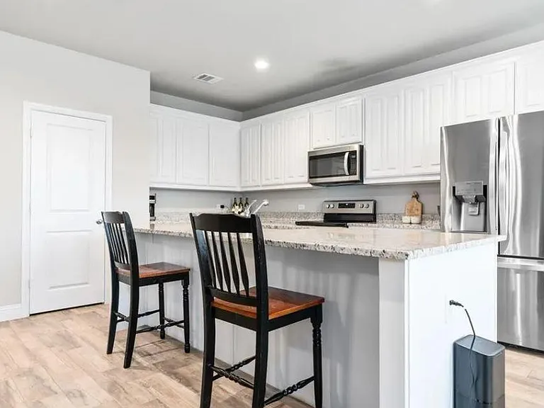 417 Stoneridge Dr — Photo 2