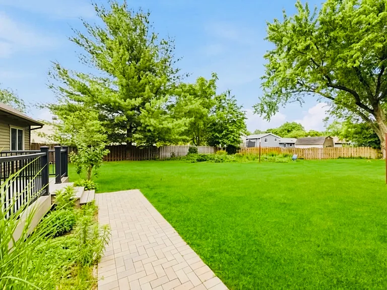 947 Canterbury Dr #60014 — Photo 9