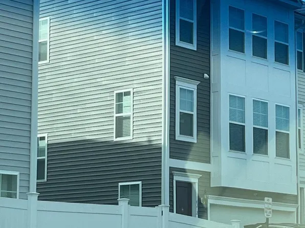 18212 Summit Pointe Dr, Triangle, VA 22172