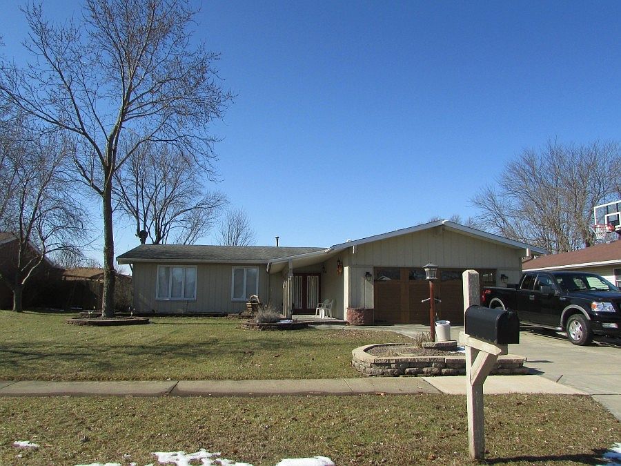 1st image of 490 N Shabbona St
