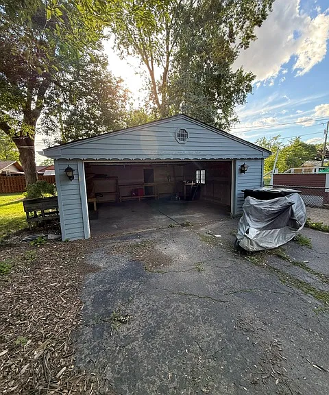 20309 Hugh St — Photo 23