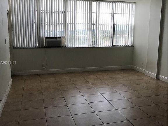 5th image of 2025 NE 164th St APT 814